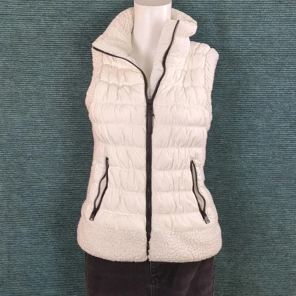 Calvin Klein Performance Sherpa Puffer Vest - Picture 3 of 17